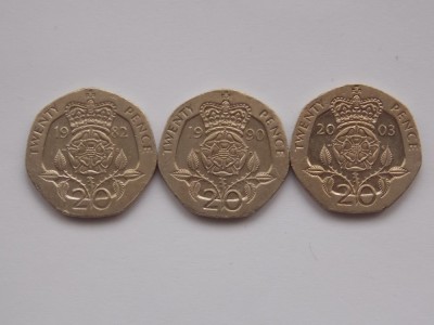 LOT 3 MONEDE DIFERITE 20 PENCE GBR foto