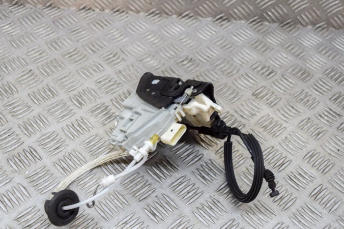 &Icirc;ncuietoare ușă dreapta față AUDI Q7 4L 2012 OEM: 8J1837016C 14654214