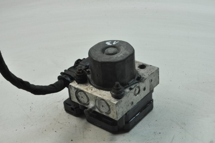 Pompa ABS TESLA MODEL S 2015 OEM: 1037797-00-A 11627388