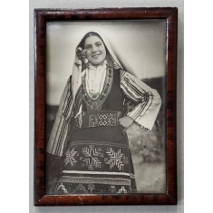 TANARA IN PORT POPULAR BULGAR , DIN VALEA TRANDAFIRILOR , FOTOGRAFIE , 1936