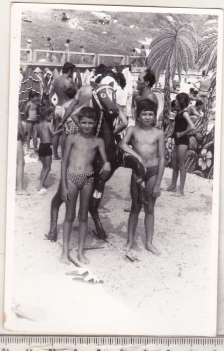 bnk foto Copii la plaja - Eforie Sud anii `70