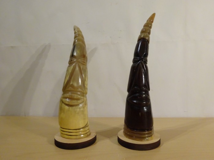 Statuete africane vechi | Coarne bivol sculptate manual
