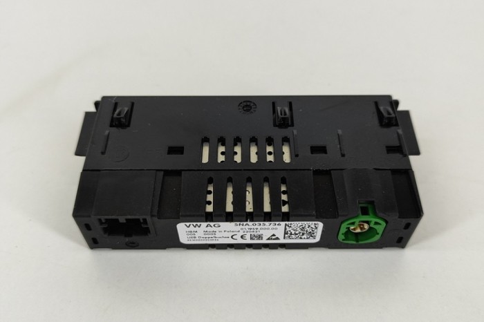 Port USB/AUX-In VW ID.3 E11 2021 OEM: 5NA035736 22085743