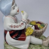 Bibelou RAR portelan romanesc vechi, vintage - Tarancuta cu cos de struguri
