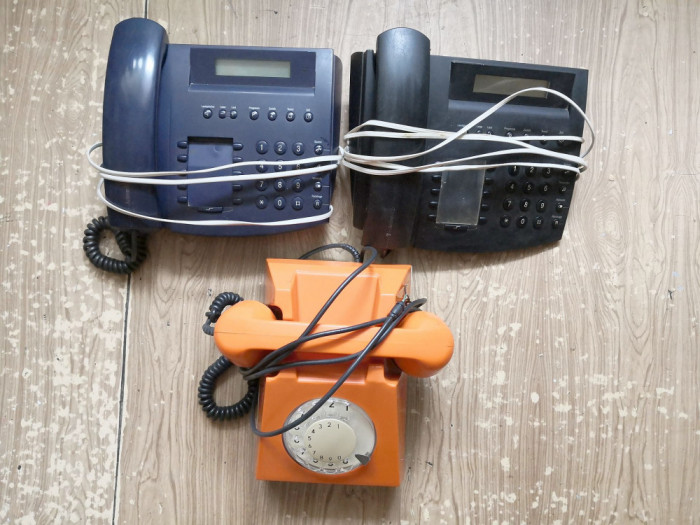 3 telefoane fixe,un dect si 6 telefoane mobile vintage