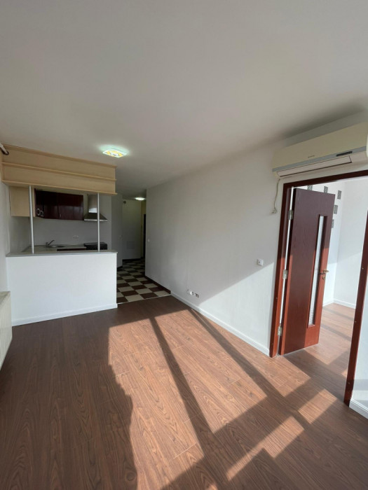 V&acirc;nd apartament cu 2 camere zona Uta Ared