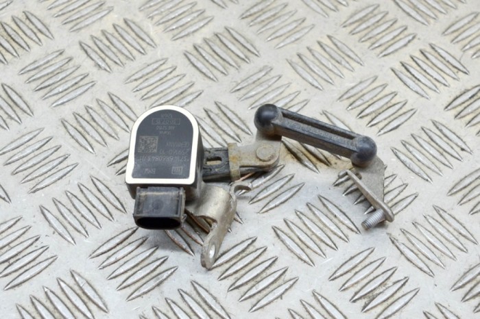 Senzor de nivel &icirc;nălțime dreapta spate BMW 5 F10 2015 OEM: 6860843 | 13557366