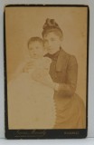 FOTOGRAF FRANZ MANDY , BUCURESTI , MAMA CU COPILUL IN STUDIO , FOTOGRAFIE C.D.V. , SFARSIT DE SECOL XIX