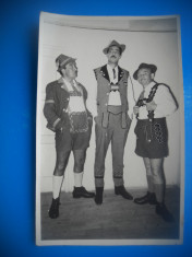 HOPCT 401 E ACTORI IN COSTUME POP -TEATRUL BRASOV 1963 -FOTOGRAFIE VECHE TIP CP foto