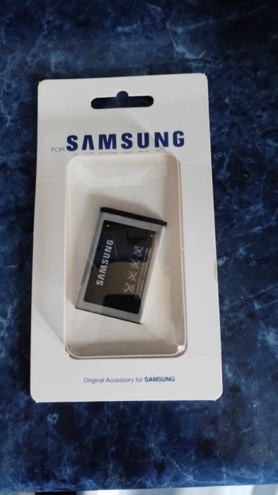 Vand baterie originala si noua pt Samsung s5610 si s5611