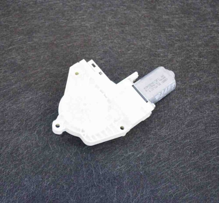 Motor macara geam ușă st&acirc;nga față AUDI A4 Avant 8K5, B8 2013 OEM: 8K0959801A 3375595