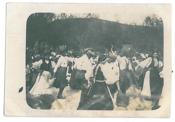 420 - ETHNIC, Hora dance, Romania - old postcard, real PHOTO - unused