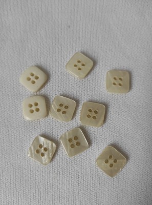 Lot de nasturi vechi, material plastic foto