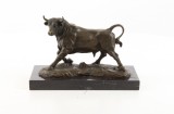Taur-statueta din bronz cu un soclu din marmura BE-11