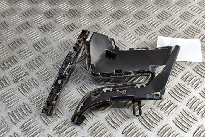 Suport bara de protecție dreapta față AUDI A6 C8 Avant 4A5 2024 OEM: 4K0807698 31304356
