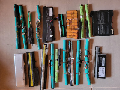 lot 20 de baterii laptop - cu carcase deteriorate - 150 de lei foto