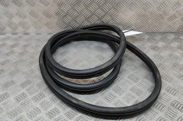 Garnitura ușă dreapta față MAZDA CX-30 DM 2023 OEM: DFR5-68-911A | 29508496