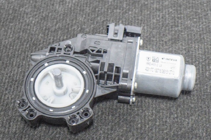 Motor macara geam ușă dreapta spate TESLA MODEL 3 2018 OEM: 403117C 11204446
