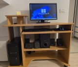 Pachet complet PC Core i5/Windows 11/Monitor 22"/Birou pe role/Sistem audio Creative 5.1