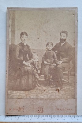Cabinet photo Karl Hahn &amp;ndash; Crajowa (Craiova) &amp;ndash; c. 1880&amp;ndash;1890 &amp;ndash; familie, 10,8&amp;times;16,5 cm foto