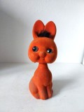 Figurină / jucarie vintage japoneza - iepure din plastic flocat, pușculiță - 22cm inaltime, cap mobil (Bobblehead), anii 60,