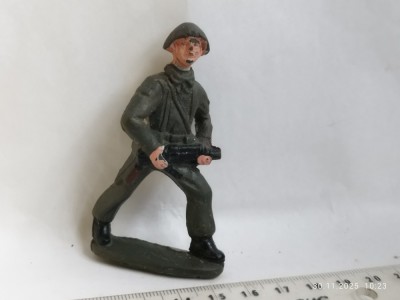 bnk jc RDG PGH Effelder - Soldat NVA - cu defect la arma foto