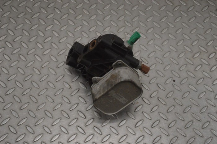 Carcasa filtru de ulei VW PASSAT B8 3G2 2014 OEM: 03N117021 | 22985859
