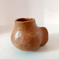 Vas ceramic, vaza in forma deosebita, ceramica, lucrata manual, handmade