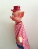 (x) Marioneta porc, purcelus din Cei Trei Purcelusi de Walt Disney Productions