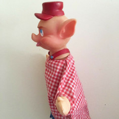 (x) Marioneta porc, purcelus din Cei Trei Purcelusi de Walt Disney Productions