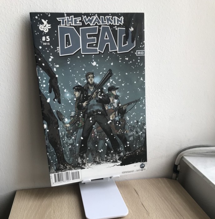 Bandă Desenată &icirc;n Rom&acirc;nă - The Walking Dead #5 (2015)