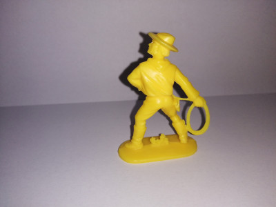 bnk jc Figurina de plastic - Jean Hoeffler - cowboy cu lasou - galben foto