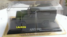 Macheta ARO 240 1972 verde armata - IXO/ DeAgostini Masini de Legenda 1/43