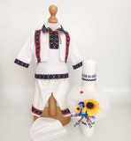 Cumpara ieftin Set Botez Traditional Adi 86 , 2 piese costumas traditional si lumanare Botez Traditional
