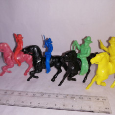 bnk jc Lido lot 4 figurine plastic cowboy calare (4)