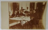 ORHEI - BASARABIA , SARBATORIREA ZILEI DE 1 MAI LA CERCUL MILITAR , POPOTA , OFITERI , CIVILI , LAUTARI , LA MASA , FOTOGRAFIE FORMAT CARTE POSTALA ,
