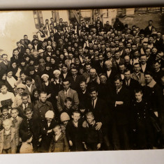 Fotografie grup mare de oameni de Paste 1936