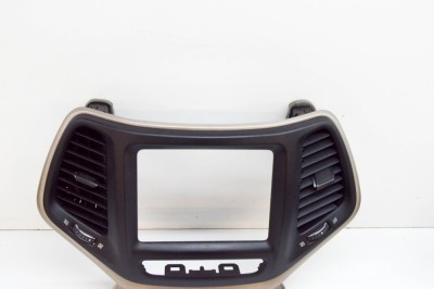 Ornament capac ecran navigație JEEP CHEROKEE KL 2015 OEM: P68143781AB,1WG57TRMAC,68143781AB,1WP091S5AD,1WG58TRMAC 17944325 foto