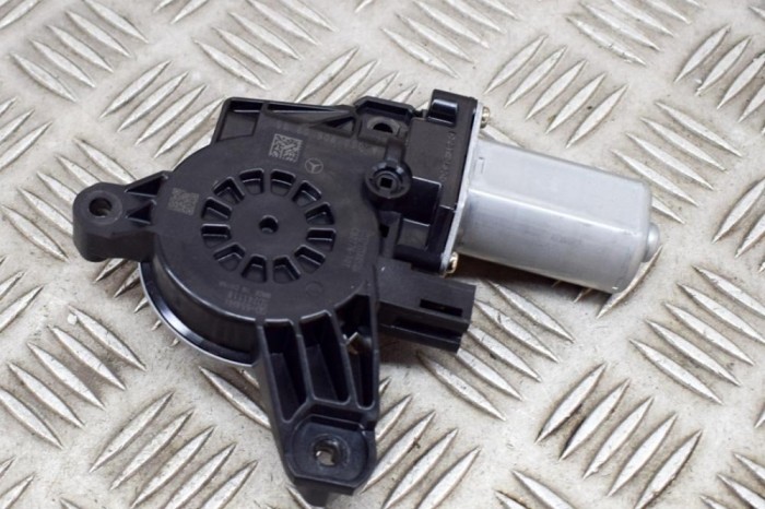 Motor macara geam ușă dreapta spate MERCEDES-BENZ EQAH243 2021 OEM: A0009060908 20616234