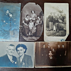 Fotografii tip carte postala, familii din perioada interbelica, set de 5, necirculate
