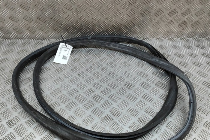 Garnitura ușă st&acirc;nga spate VW AMAROK 2H_, S1B 2020 OEM: 2H7839911H | 28800500