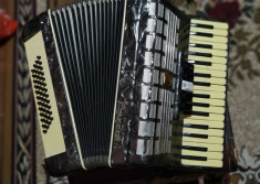 Vand acordeon Parrot cu 48 basi foto