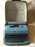 Masina de scris mecanica portabila tip OLIVETTI LETTERA 32 + geanta originala