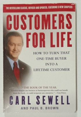 CUSTOMERS FOR LIFE , HOW TO TURN THAT ONE - TIME BUYER INTO A LIFETIME CUSTOMER by CARL SEWELL , 1990 foto