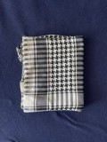Esarfa Unisex alb-negru, conditie excelenta