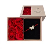 Bratara martisor fluture in cutie roz trandafiri