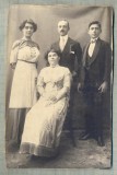 AB FOTO CABINET 147 - FAMILIE IN TINUTA DE EPOCA - PARAFA ,,N.SOFIANOS&quot;