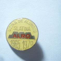 Insigna Romania 1965-1970 - ALRO - Uzina de aluminiu SLATINA , d=1,6cm