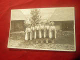 Fotografie cu 6 Tinere in costume populare romanesti