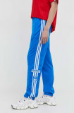 Cumpara ieftin Adidas Originals pantaloni de trening cu imprimeu IM8224